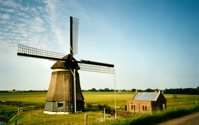 Typisch auf Hollands Radwegen: Windmühlen